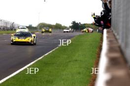 #90 Jack Brown / Zac Meakin - Optimum Motorsport McLaren Artura GT4