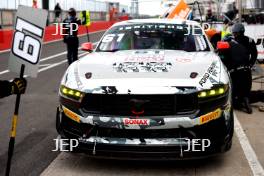 #61 Erik Evans / Marco Signoretti - Academy Motorsport Ltd Ford Mustang GT4 2024