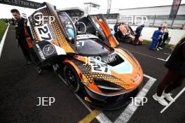 #27 Mark Radcliffe / Tom Gamble - Optimum Motorsport McLaren 720S GT3 Evo