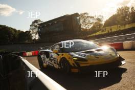 #90 Jack Brown / Zac Meakin - Optimum Motorsport McLaren Artura GT4 