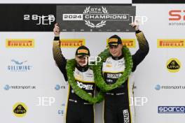 #90 Jack Brown / Zac Meakin - Optimum Motorsport McLaren Artura GT4 