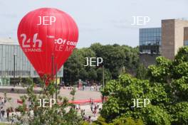 Hot air balloon at the Le Mans City Centre Progression